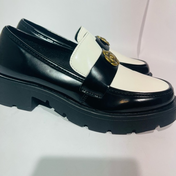 Elegant Black and White Loafers - Picture 9 of 13